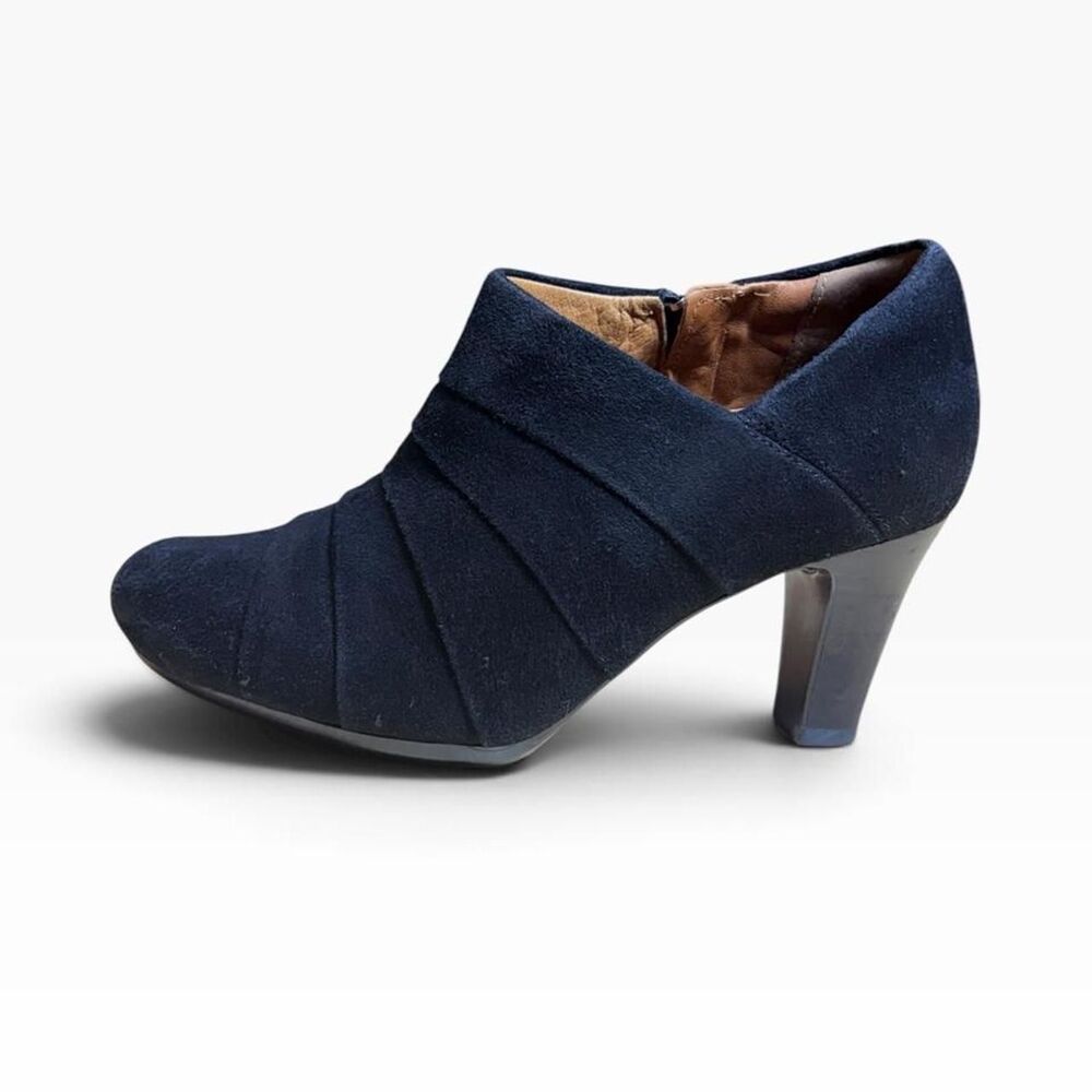 Clarks Women's Navy and Black Boots